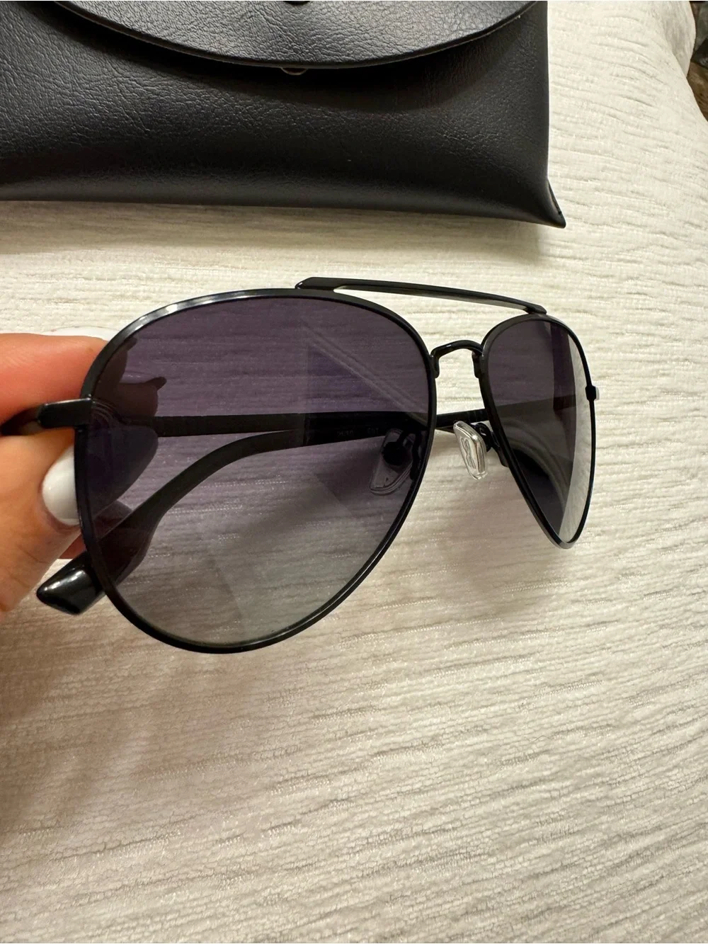 Classic Black Aviator Sunglasses – Minimalist Everyday Shades - Picture 2 of 6